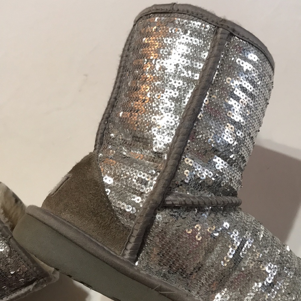 UGG Australia Classic Short Boot Silver Sequin Kid 4 Sheepskin Essential Sparkle - Picture 15 of 17